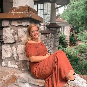 Meet your Posher, Lauren